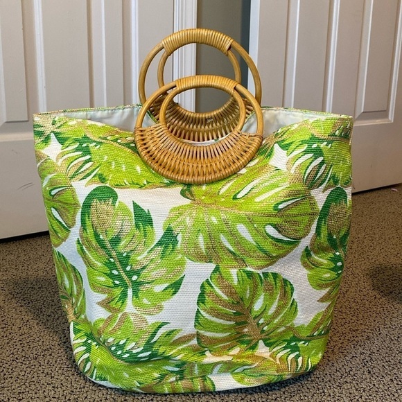 Shiraleah Handbags - Shiraleah Beach Tote Bag in Like New Condition